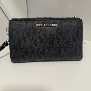 Michael Kors Wallet/phone holder wristlet